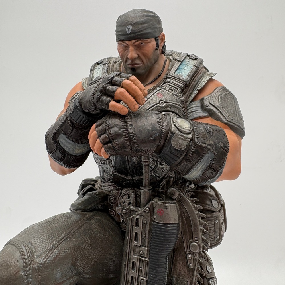 Gears of War 3 Epic Edition Xbox 360 Game, Marcus Fenix Statue, Medal, Book 2011 - Picture 8 of 16